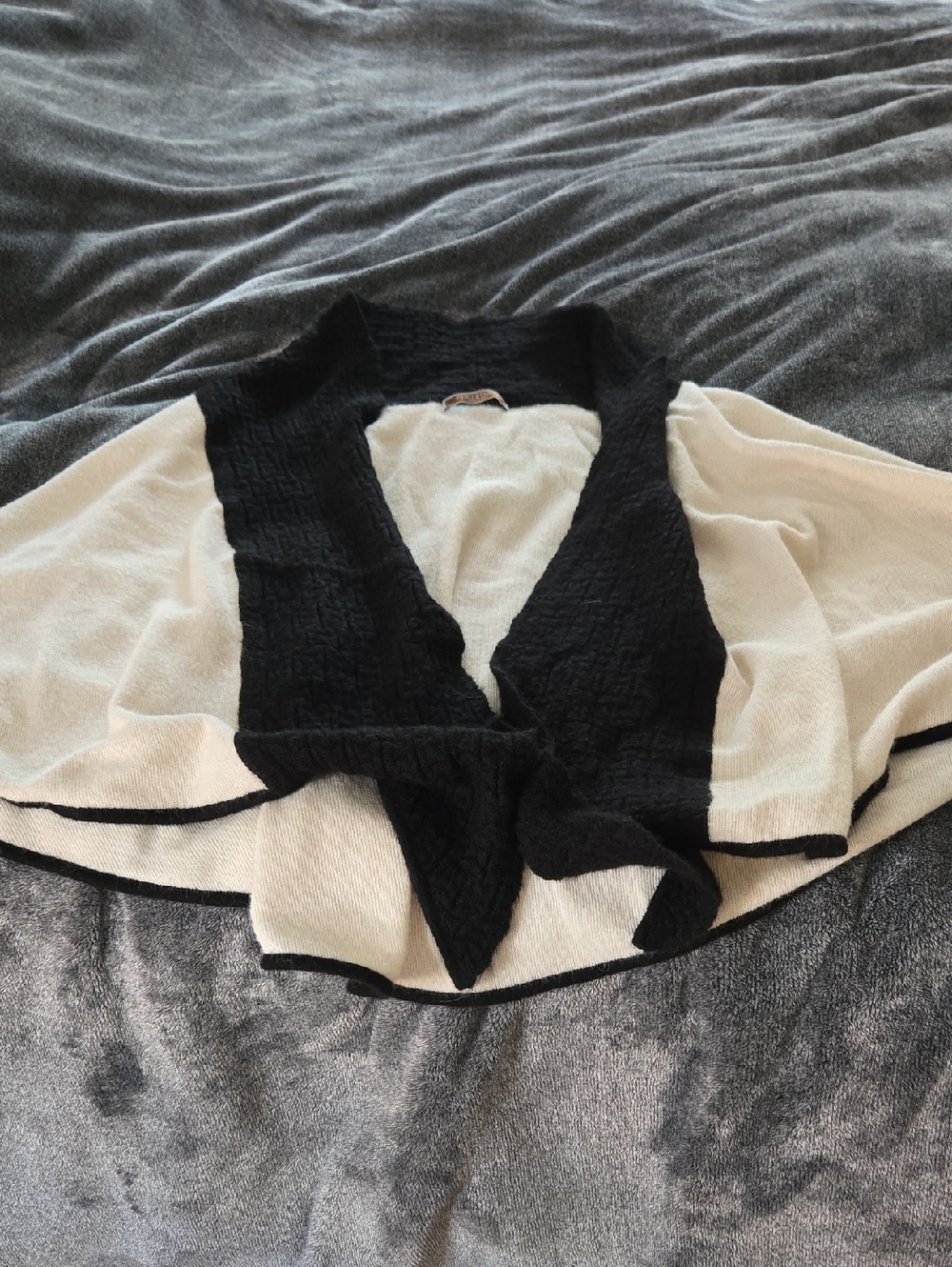 Black & Cream Women's Alpaca Wrap